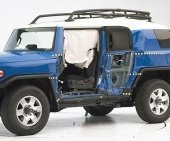 2014 Toyota FJ Cruiser IIHS Side Impact Crash Test Picture